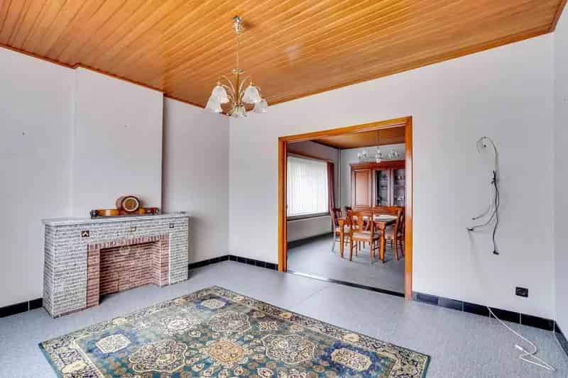 Woning met vier slaapkamers, garage en tuin