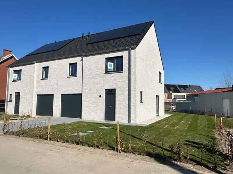 Hectaar bouwt ruime halfopen nieuwbouwwoningen te Blaasveld.