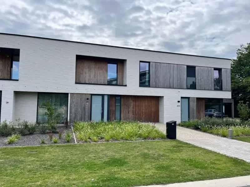 Nieuwbouwwoning met 4 slaapkamers en zonnepanelen