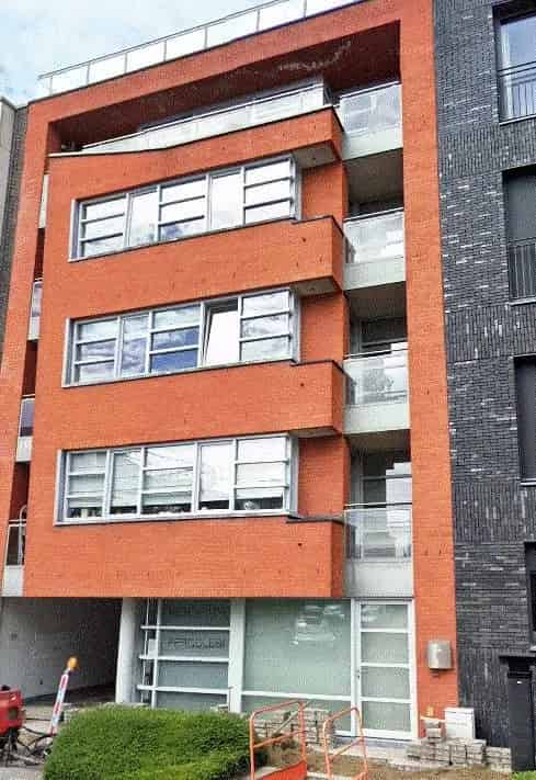 Ruim instapklaar appartement met 2 slaapkamers en 3 terrassen nabij het centrum van Roeselare
