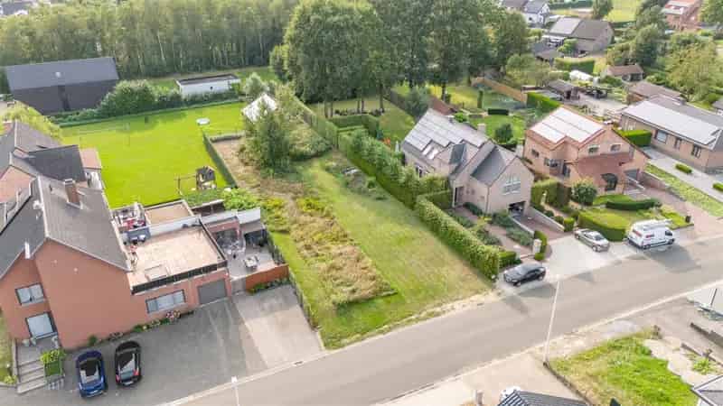 Mooie bouwgrond voor open bebouwing van ca. 9are