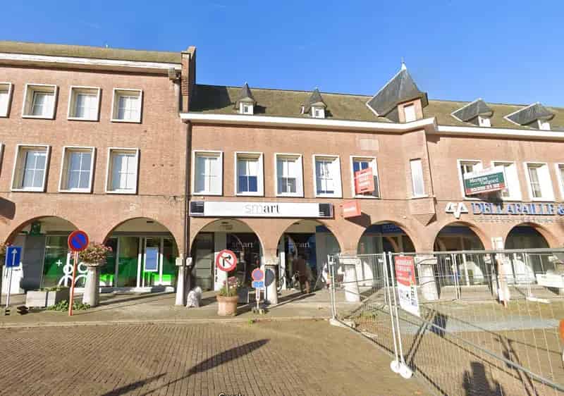 Topgelegen handelspand in het commerciële hart van Schoten