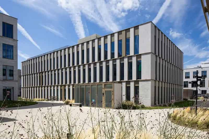 Nieuwbouwkantoor te huur in aangename buurt