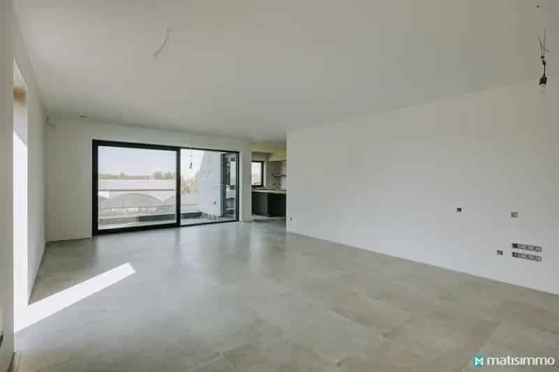 MODERNE NIEUWBOUWWONING MET 3 SLAAPKAMERS, INPANDIGE GARAGE EN VOLLEDIG ONDERKELDERD VLAKBIJ HET CENTRUM VAN BILZEN