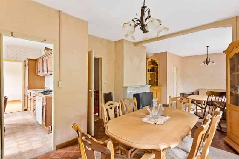 Te renoveren woning met mogelijkheden + garage