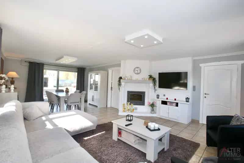 Stijlvolle, goed onderhouden woning met 3 slaapkamers op 9a 50ca te Zolder-Boekt.