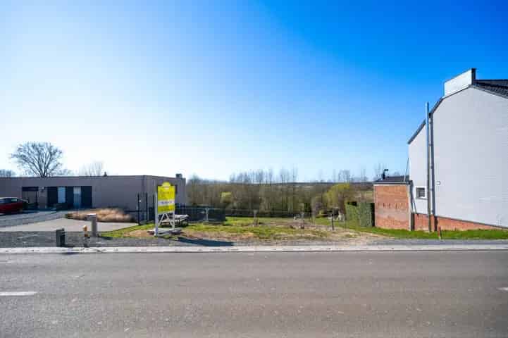 Bouwgrond te koop in Biévène