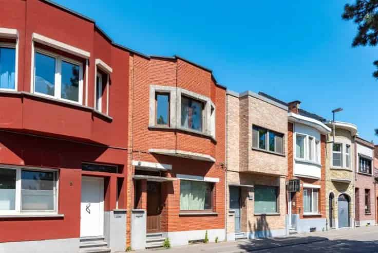 Huis Te Koop Hoboken: Te renoveren woning met 3 slaapkamers en tuin