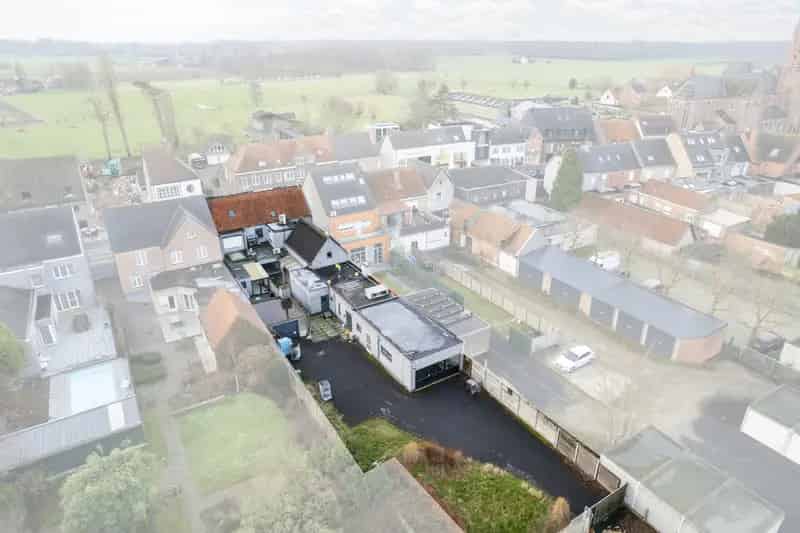 Grond te huur Sijsele: voormalige bakkerij met appartement