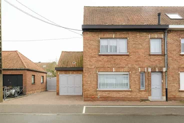 Halfopen Woning Meulebeke: 3 slaapkamers, garage, tuin