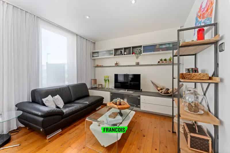 Handelspand met mogelijkheden en dubbel appartement te koop in Lichtervelde