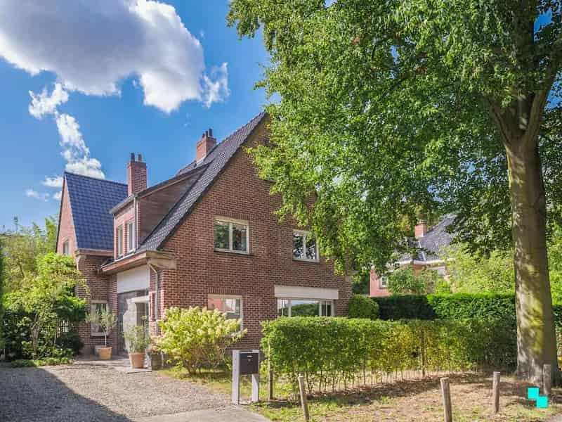 Karaktervolle villa in het hart van Merelbeke