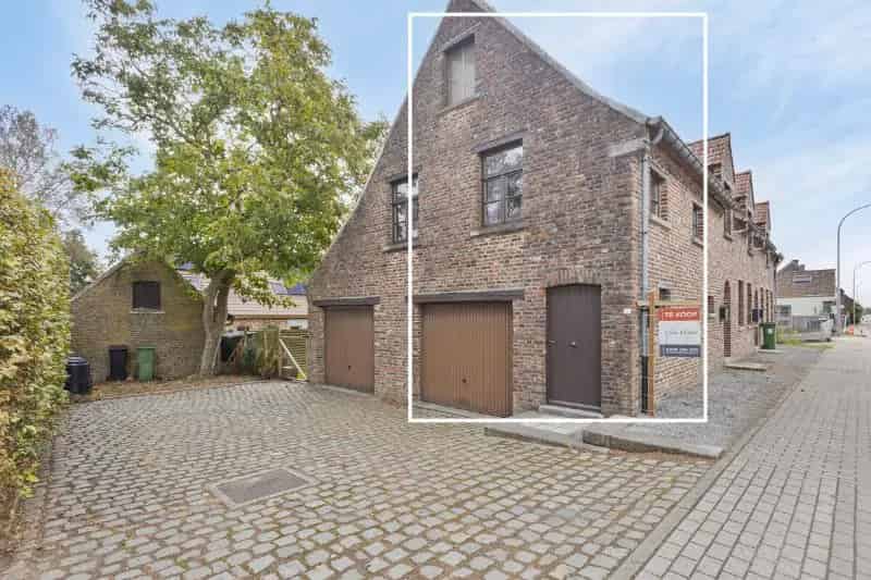 Charmante woning met garage, 2 slpk, te koop in de Meersestraat, Kluisbergen