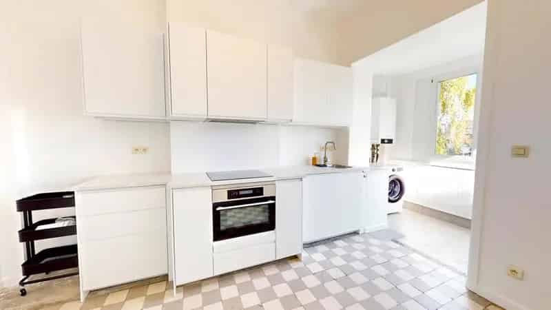 
                                                                    Appartement
                                                                             te huur te Etterbeek
                                                                