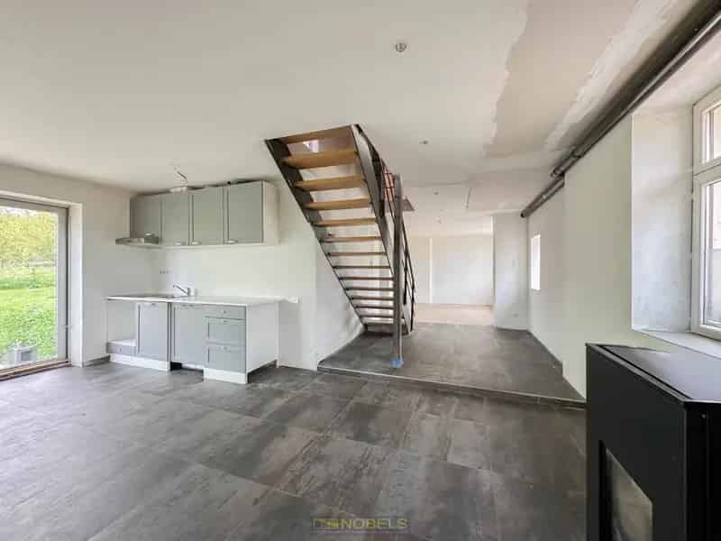 Halfopen Hoevewoning te Wodecq: Landelijke Ligging, Ruime Tuin