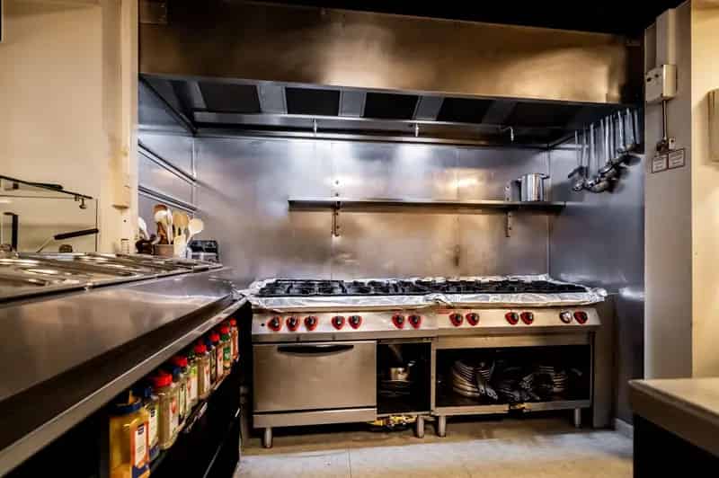 GEMENGD OPBRENGSTEIGENDOM MET HORECA - APPARTEMENTEN EN BUSINESSFLATS