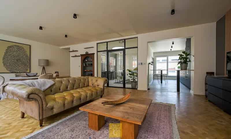 perfect gelegen pas gerenoveerde stadswoning - 340 m2 vloeroppervlakte - met garage, tuin en extra terras op het verdiep