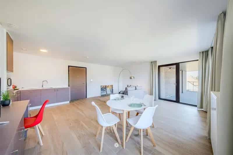 Nieuw lichtrijke assistentiewoning met riant terras te koop
