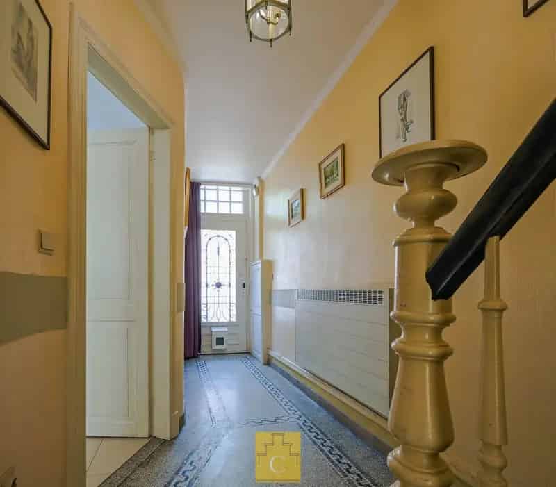 Karakterpand uit de late jaren ‘20 met zongerichte tuinpatio’s en authentiek achterhuis, onbetaalbaar uitzicht op een historische kloostertuin