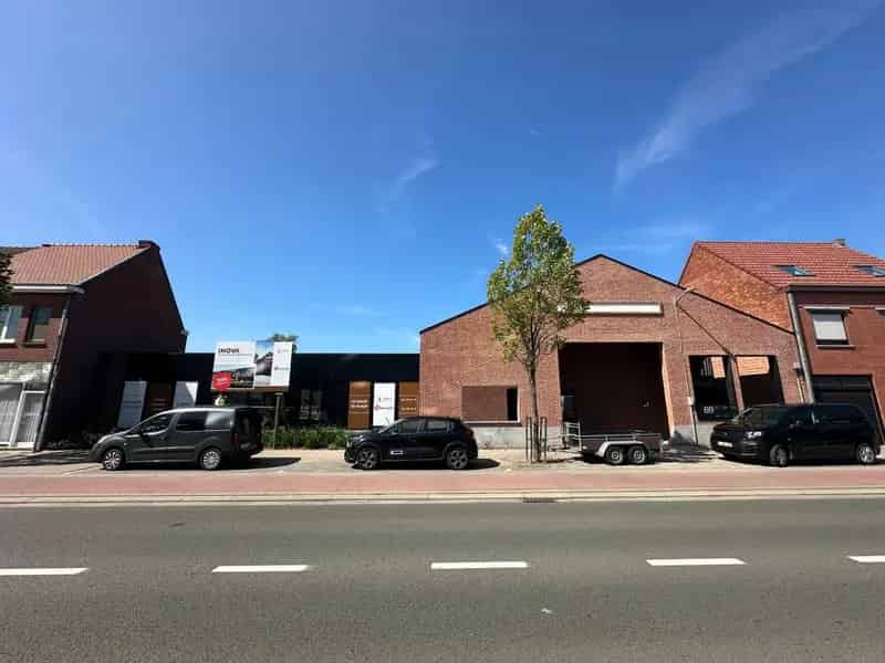 Casco kantoor/handelspand te huur in Eeklo.