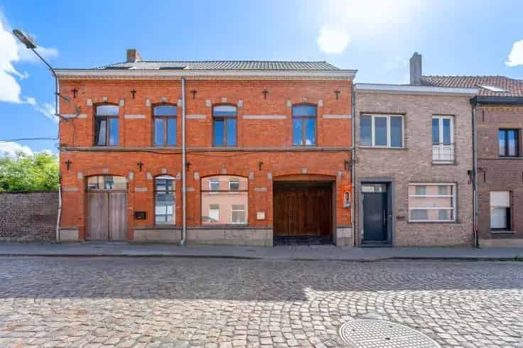 Gerenoveerde woning met tuin en garage te Vlamertinge