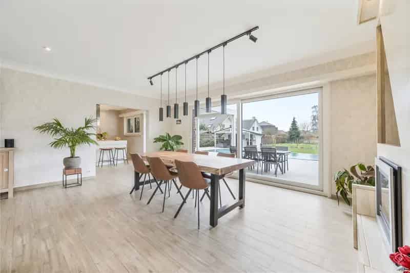 Huis te koop Melsele: 4 slaapkamers, zwembad, garage