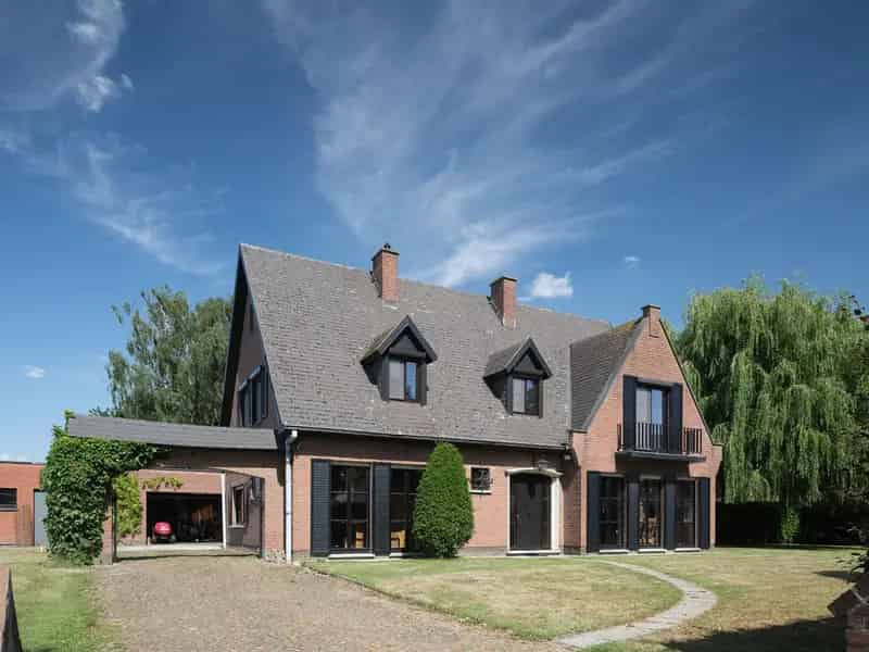 Op te frissen villa met karakter en potentieel