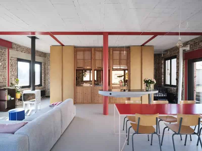 Gentbrugge - Bijzonder unieke en architecturale loftwoning met daktuin in voormalig supporterscafé.