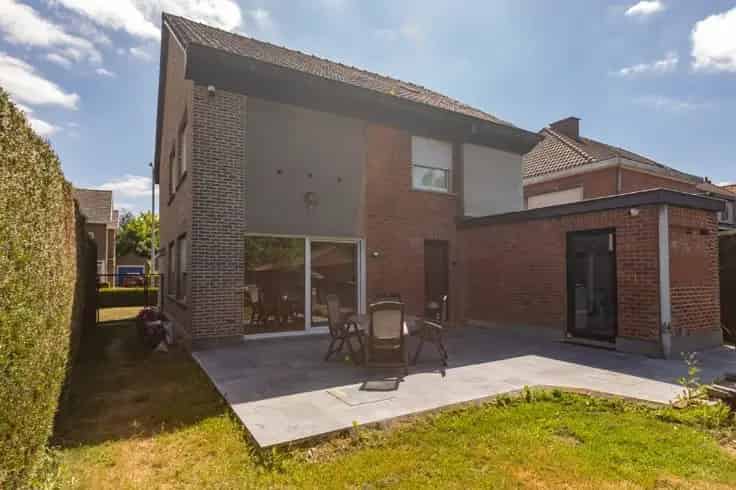 Huis Te Koop 3 Slaapkamers 674m2