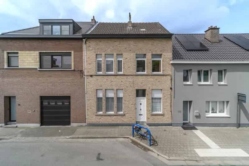 Ruime en zeer goed onderhouden gezinswoning met garage