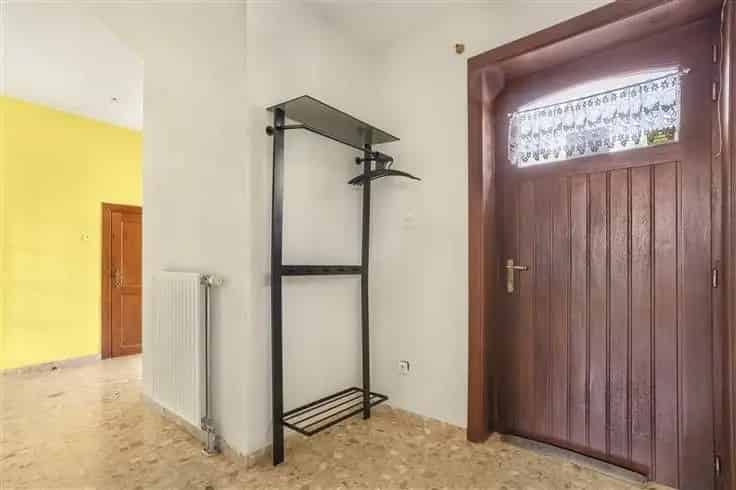 Huis Te Koop: Karaktervolle woning met park en professioneel gedeelte
