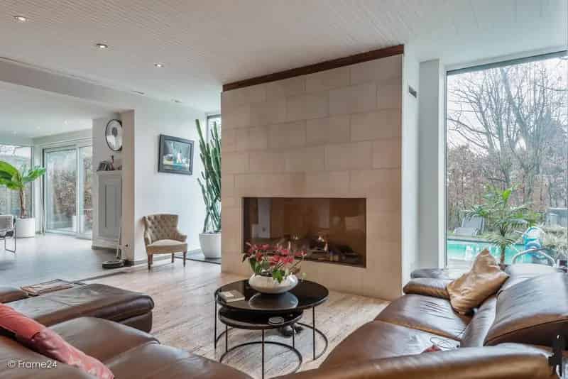 Villa met kantoor aan huis, gerenoveerd 2013