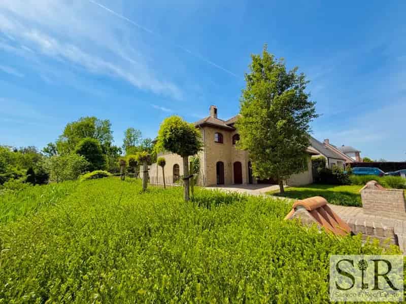 Huis te koop: Landelijke villa met 4 slaapkamers en tuin