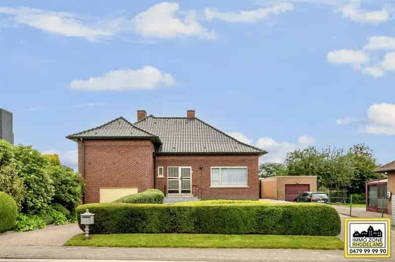 Schitterende bungalow-villa met 3 slpks, 2 garages en tuin