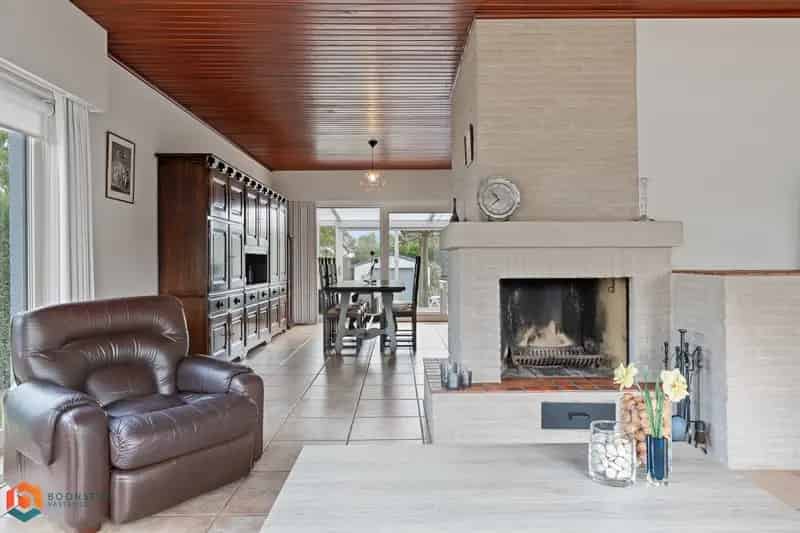 Perfect onderhouden woning met 3 Slpkrs op 1230 m²