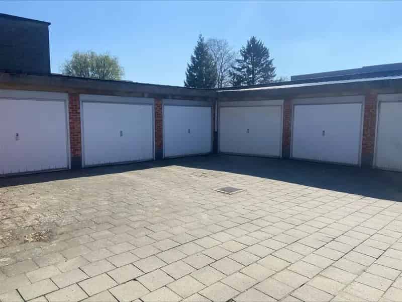 Investeringoportuniteit - 21 garageboxen + 1 magazijn