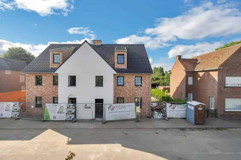 Landelijk wonen in een moderne halfopen nieuwbouw