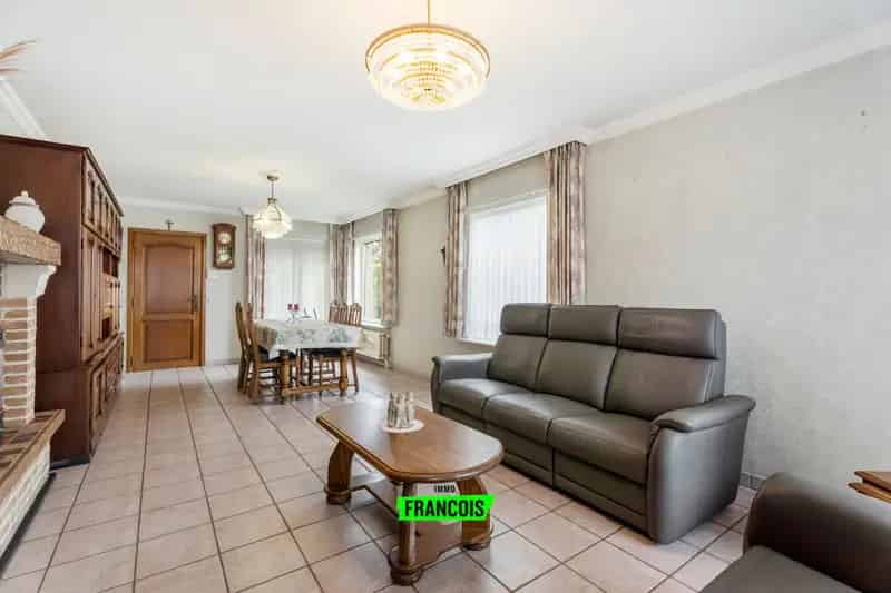 Instapklare villa met 4 slaapkamers op een perceel van 1037 m² te koop