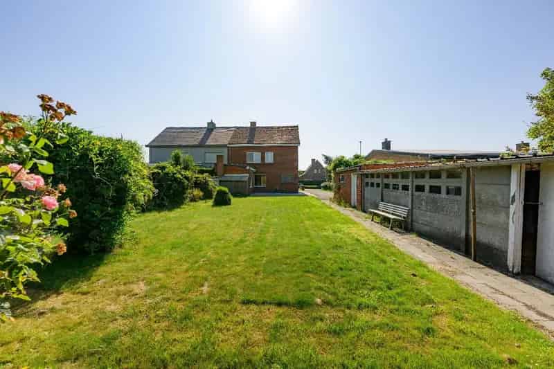 RUIME GEZINSWONING OP 1.002 m² MET PRACHTIG VERZICHT