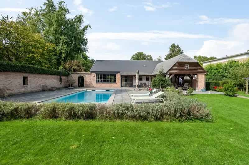 Laagbouwvilla en groot bijgebouw op 3.200 m² aan Peerdsbos