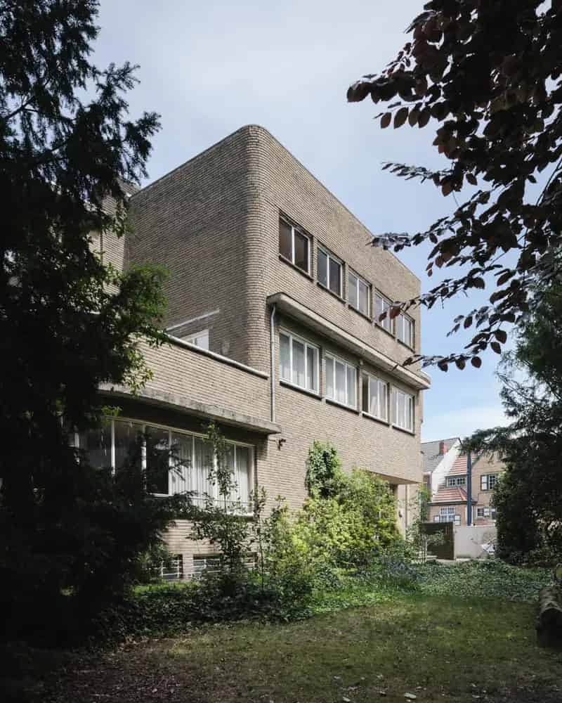 Huis te koop: Ruime villa met parktuin - Nieuwe Zakelijkheid stijl