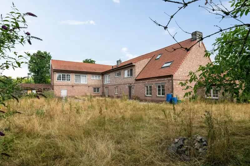 Appartement met 3 slaapkamers EN magazijn op toplocatie in het groene Emblem