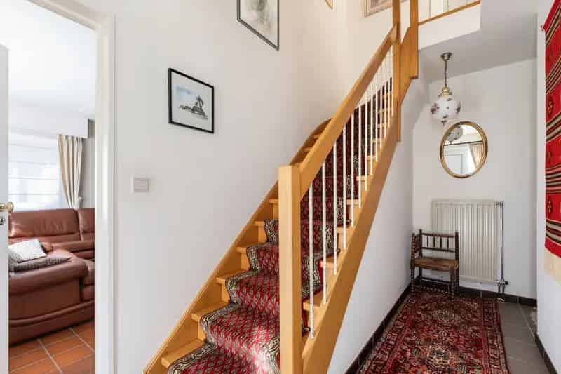 Instapklare woning met tuin in een rustige buurt.