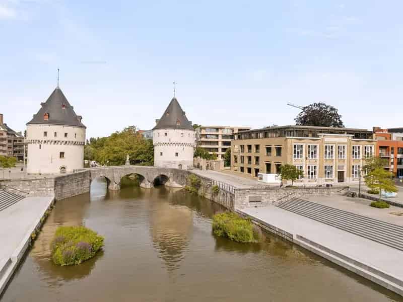 Nieuwbouw handelspand te koop in Kortrijk