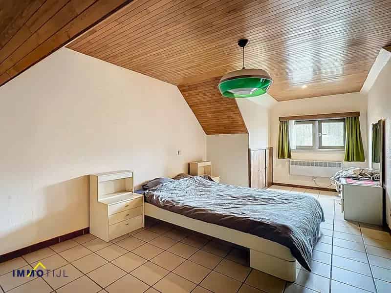 Op te knappen woning met tuin te Baardegem!