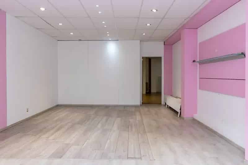 Handelsgelijkvloers + ruim duplex appartement + tuin + garage