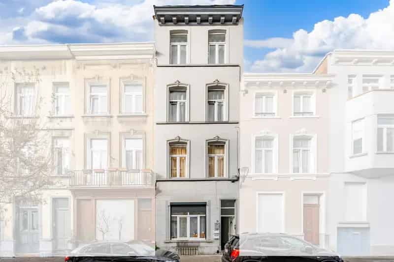 Appartementsgebouw met vier slaapkamers in Molenbeek-saint-jean