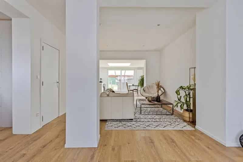 Stijlvol gerenoveerde woning met mooie tuin te Sint-Pieters-Leeuw