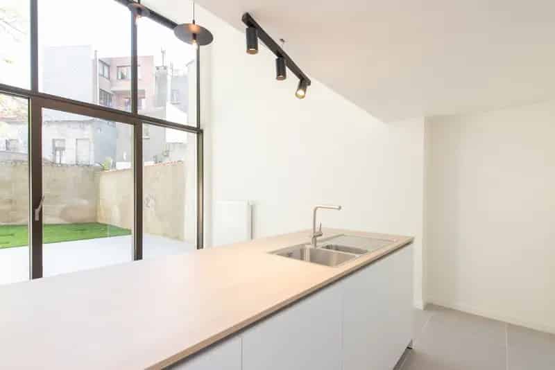 Herenhuis te huur 4 slaapkamers 2 badkamers moderne keuken