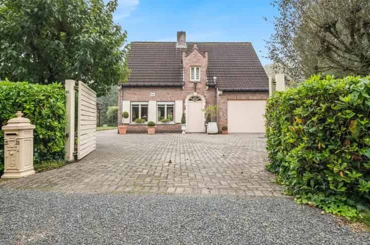 Huis Te Koop Sint-Niklaas: Ruime Open Bebouwing met Garage
